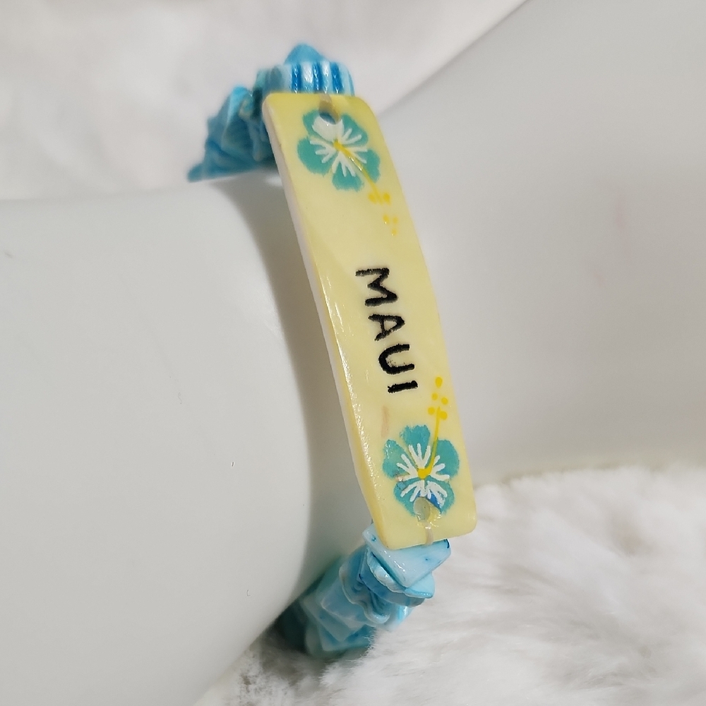 Maui Hawaii Puka Shell Flower Stretch Hawaiian Shell Bracelet.